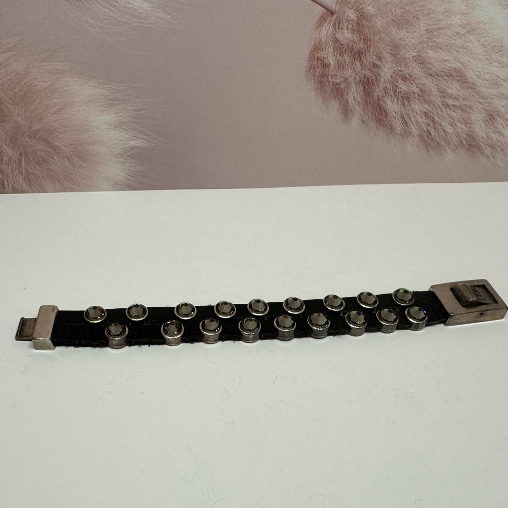 HEET Rockstar Designer Bracelet 2
Black Leather Straps 18 Swarovski
Crystals - Picture 2 of 9